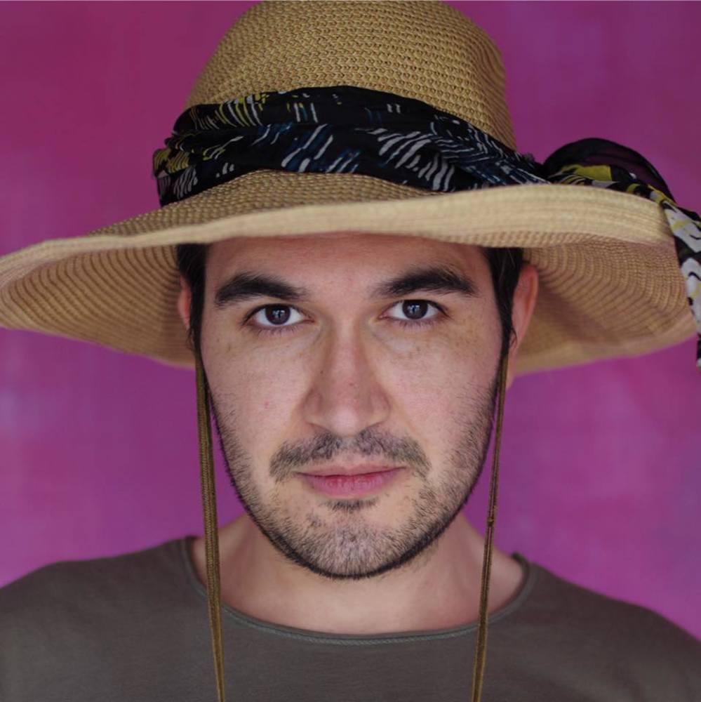 Meet your Posher, Dakota